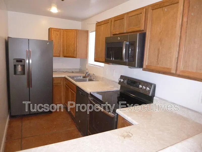 5 bed, 2.0 bath, 1850 sqft, $1,850 — Photo 3