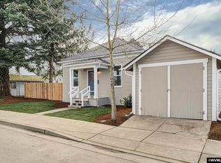 312 D St, Silverton, OR 97381