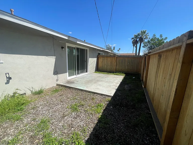 228 S Oak St — Photo 27
