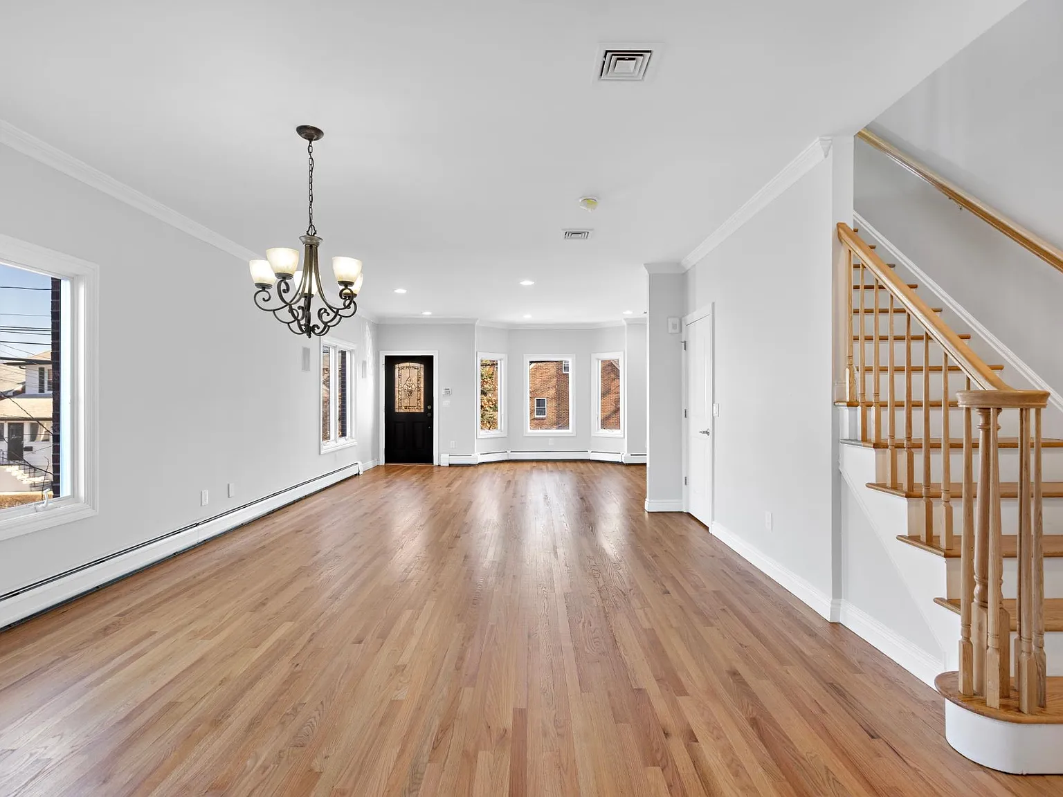 376 Aurora Ave — Photo 3