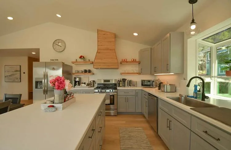 1200 Eric Ln — Photo 3