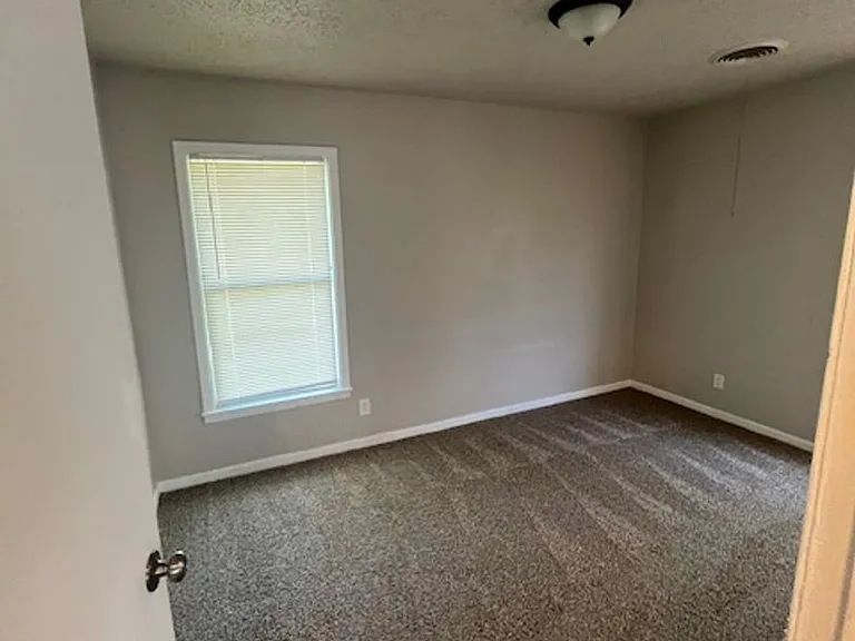 3218 Melinda Ln — Photo 8