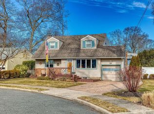 1829 Aetna Pl, Merrick, NY 11566