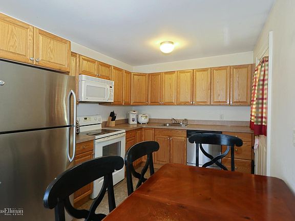 4th image of 91 Copiague Pl