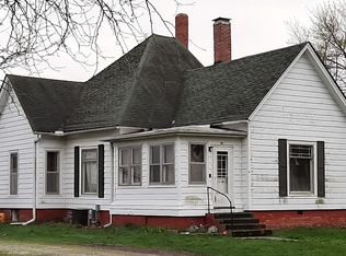 303 5th St, Ivesdale, IL