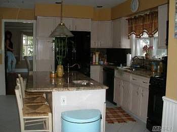 2nd image of 2997 Waverly Ave