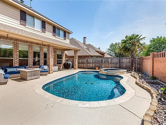 3rd image of 2202 Frio Dr