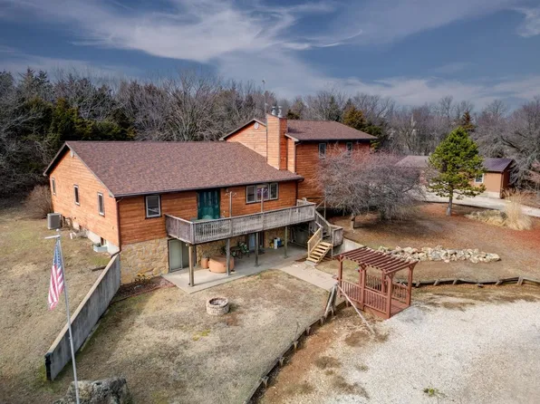 30049 Sunnyside Ct, Arkansas City, KS 67005