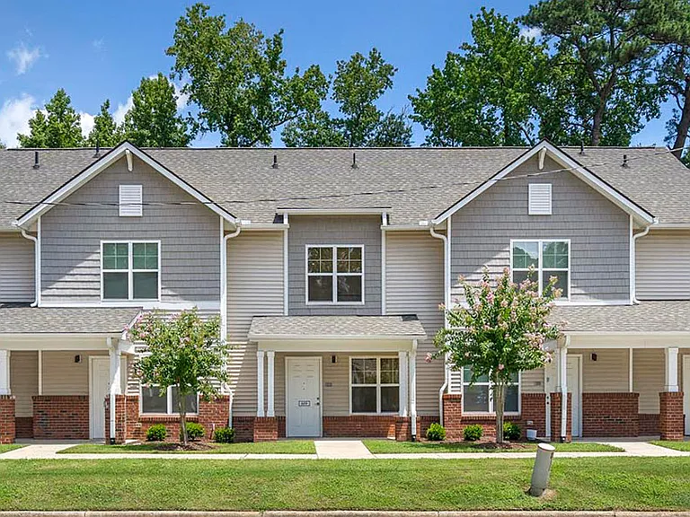 Ravenwood Crossing — Photo 30