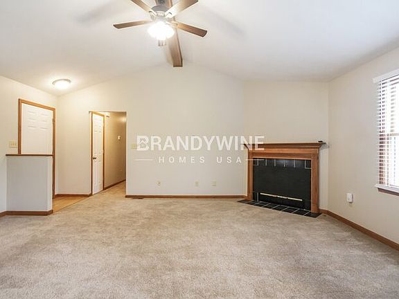 5th image of 771 Tamarack Dr