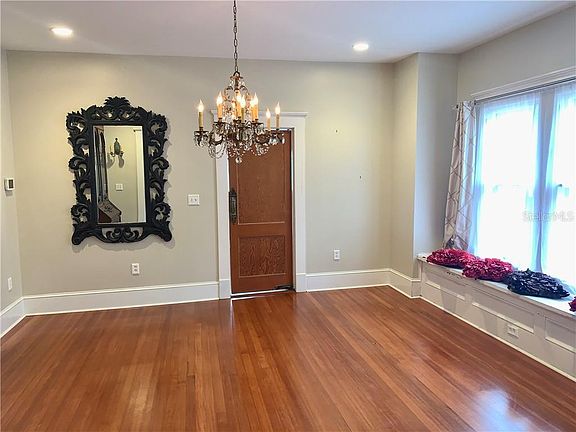 2nd image of 500 E Amelia St