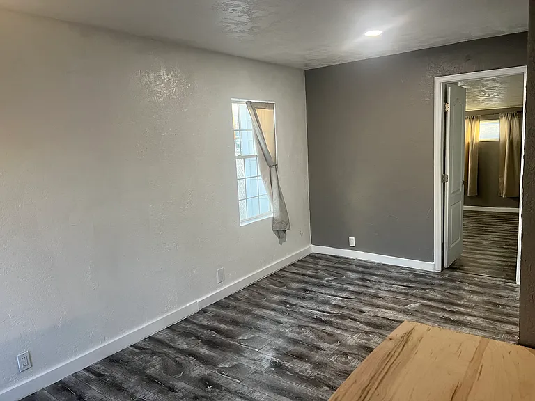 855 White Ave — Photo 10