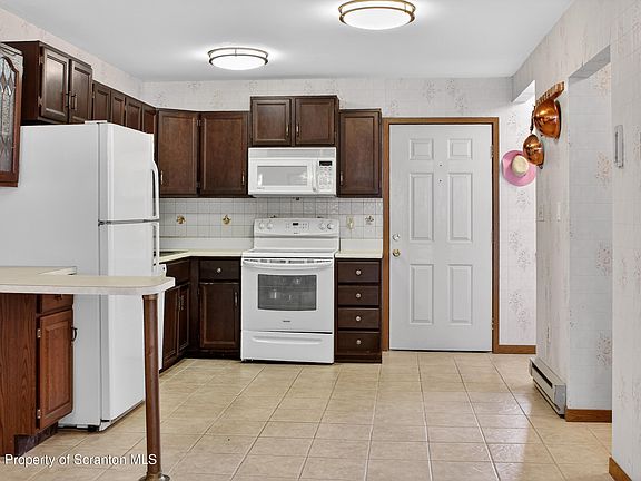 2nd image of 211 Falls Cir