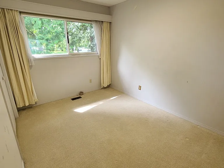 2730 Ash St — Photo 8