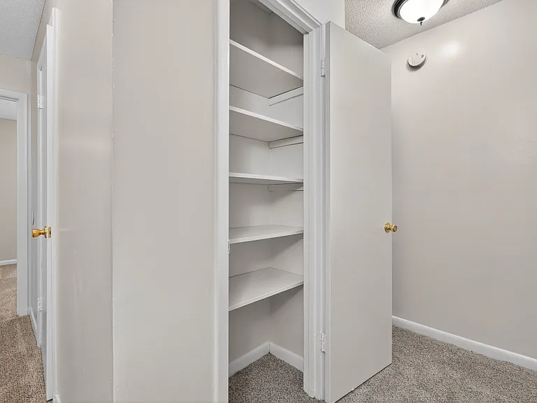 Woodlocke Apartments — Photo 56