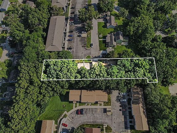 4th image of 401 N Skyline Dr
