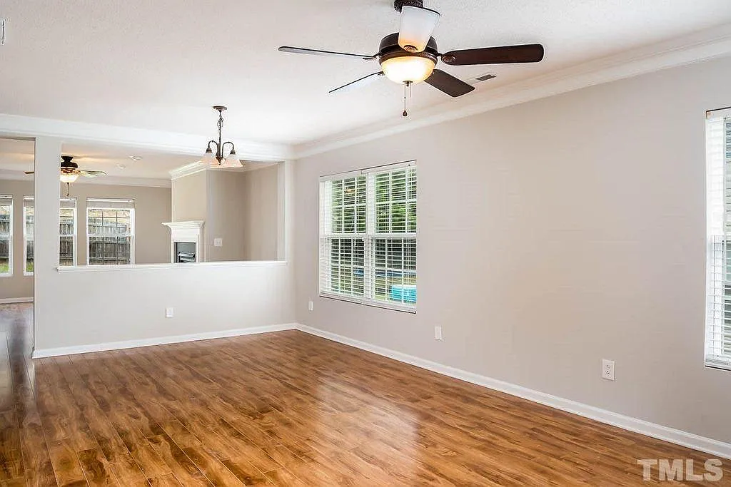 3 bed, 2391 sqft, $2,100 — Photo 3