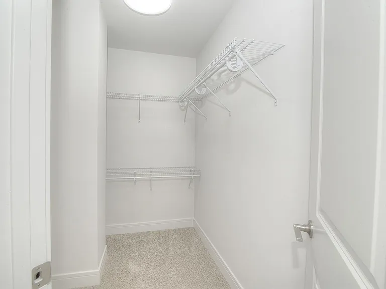 214 N Walnut St — Photo 51