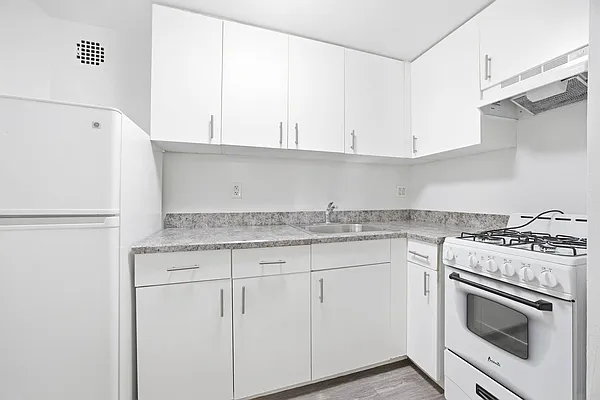 Kitchen, photo 1