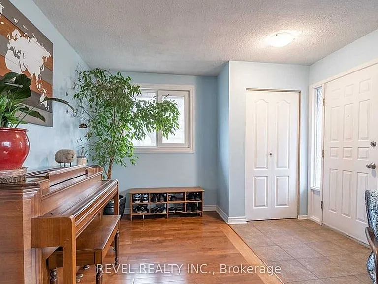 9 Balmoral Ct — Photo 2