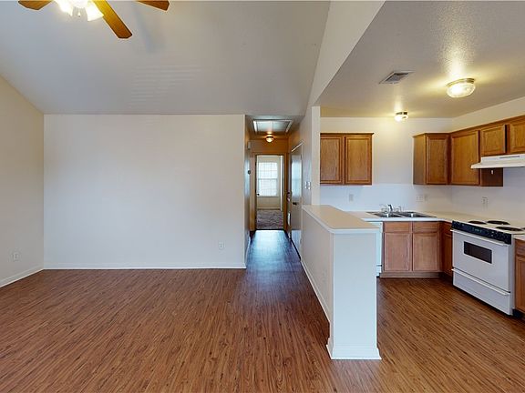 3rd image of 900 Sun Meadow St