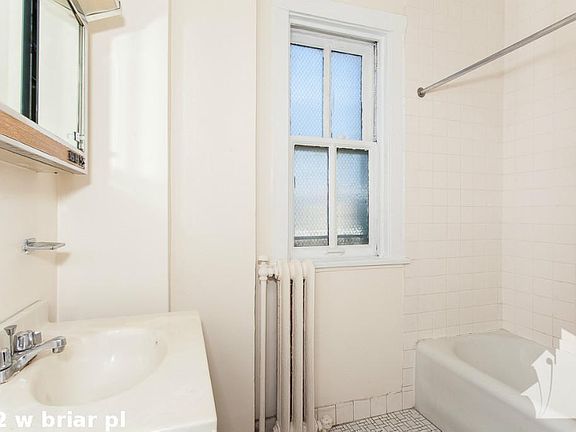 3rd image of 542 W Briar Pl #828