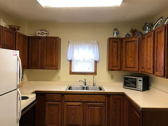 2nd image of 309 E 9th St