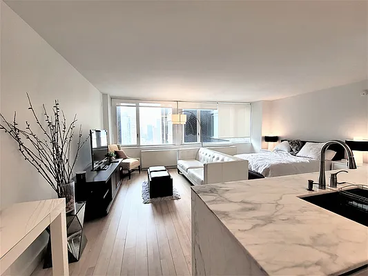 Sold by Corcoran | media 21