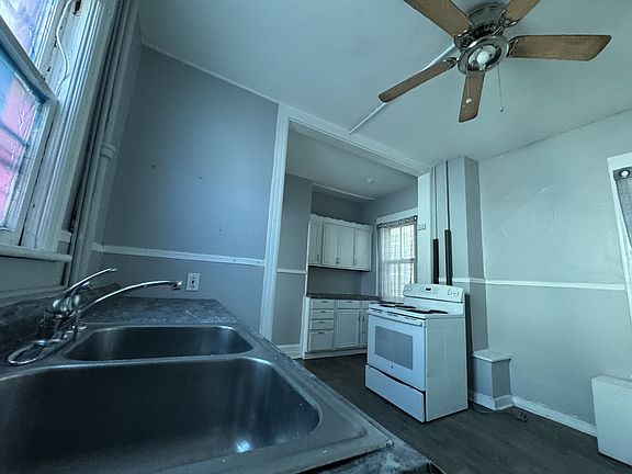 2nd image of 472 Hudson Ave #1