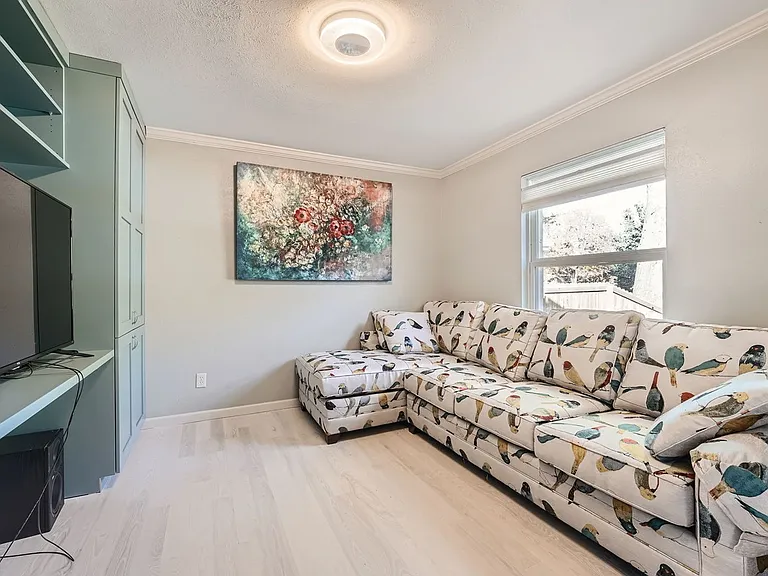 1115 Hancock Dr — Photo 5