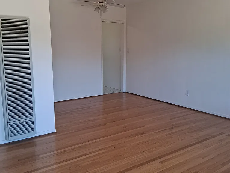 1285 Robinson Ave — Photo 10