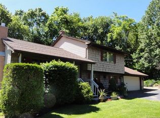 16 Lakeview Rd, Prospect, CT 06712