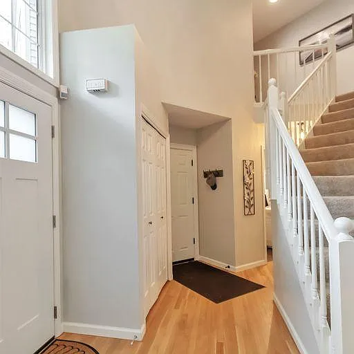 3 bed, 2.5 bath, 1776 sqft, $5,495 — Photo 2