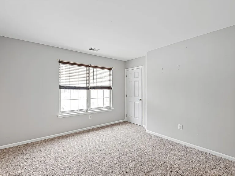 133 Creekside Ct — Photo 15