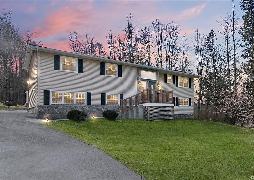 1st image of 15 Leona Dr