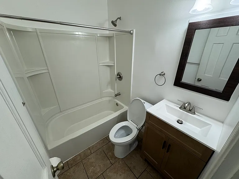 1411 Eastwood Ave — Photo 15