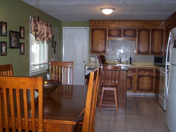 2nd image of 28 Loretta Dr
