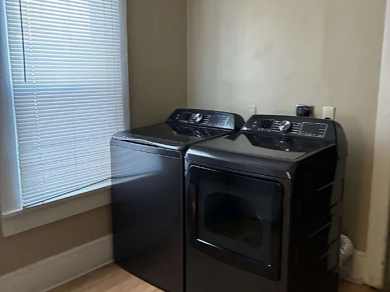 704 Niagara St — Photo 14