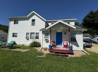 46937 Riverview Dr, La Crescent, MN 55947