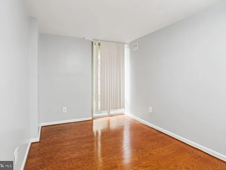 950 25th St NW #407 — Photo 10