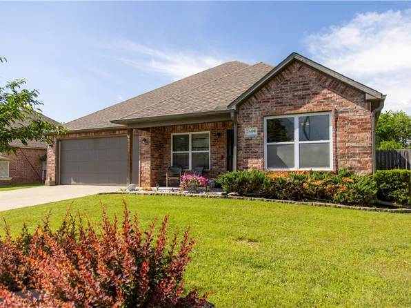 1609 Abraham Dr, Siloam Springs, AR 72761