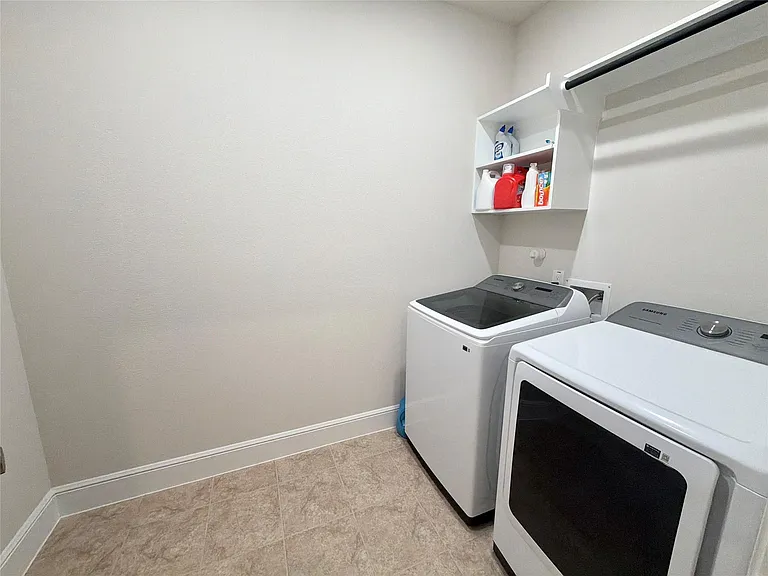22037 Gateway Arch Dr — Photo 14