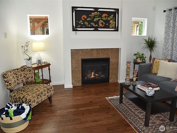5th image of 1327 42nd St NE