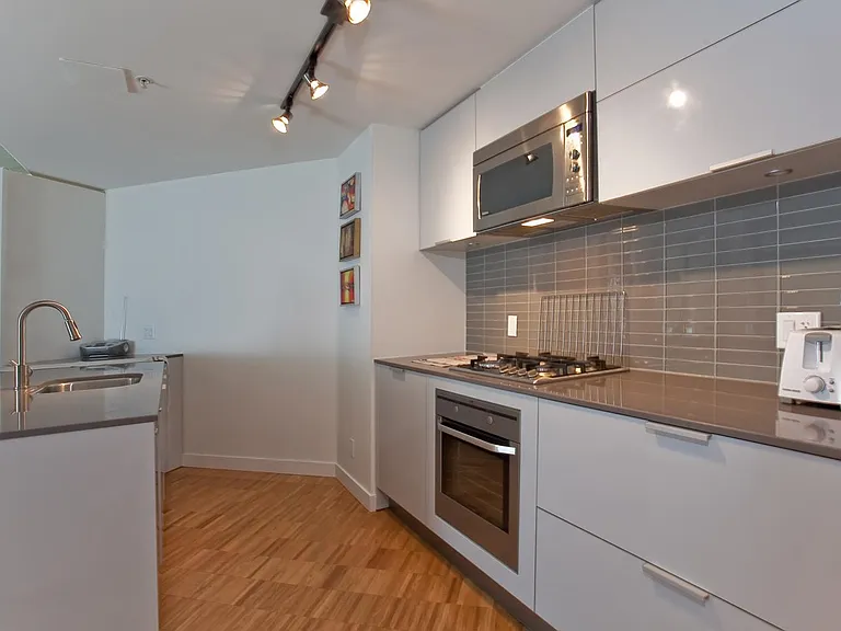 128 Cordova St W #807 — Photo 14