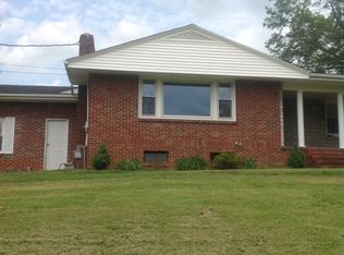 200 Seldom Rest Farm Rd, Unicoi, TN 37692