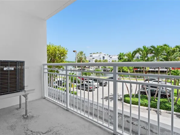 400 Kings Point Dr APT 229, Sunny Isles Beach, FL 33160