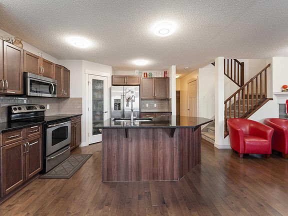 4th image of 448 Reed Cres