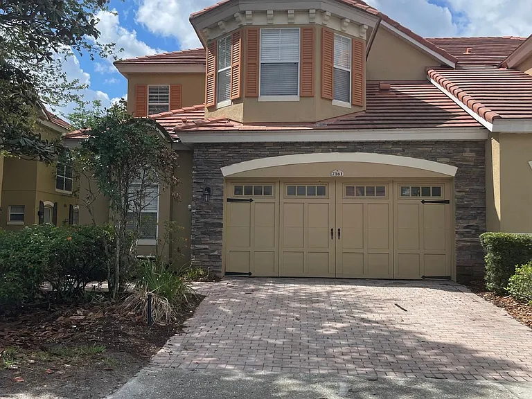 7161 Regina Way — Photo 1