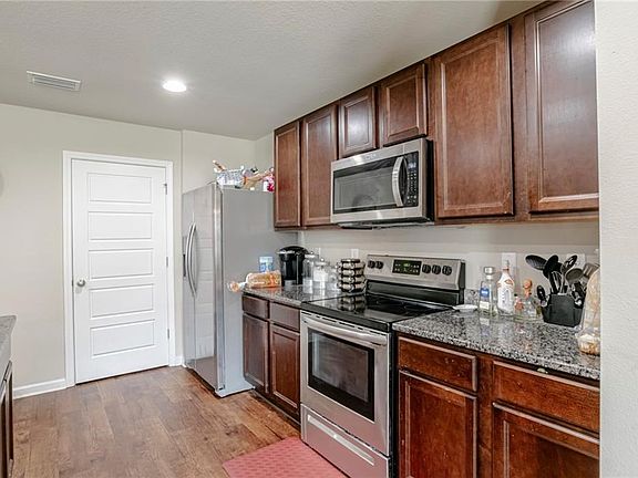 3rd image of 1244 Fairlawn Dr