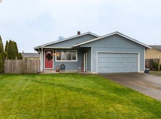 720 Gaileen Way, Harrisburg, OR 97446